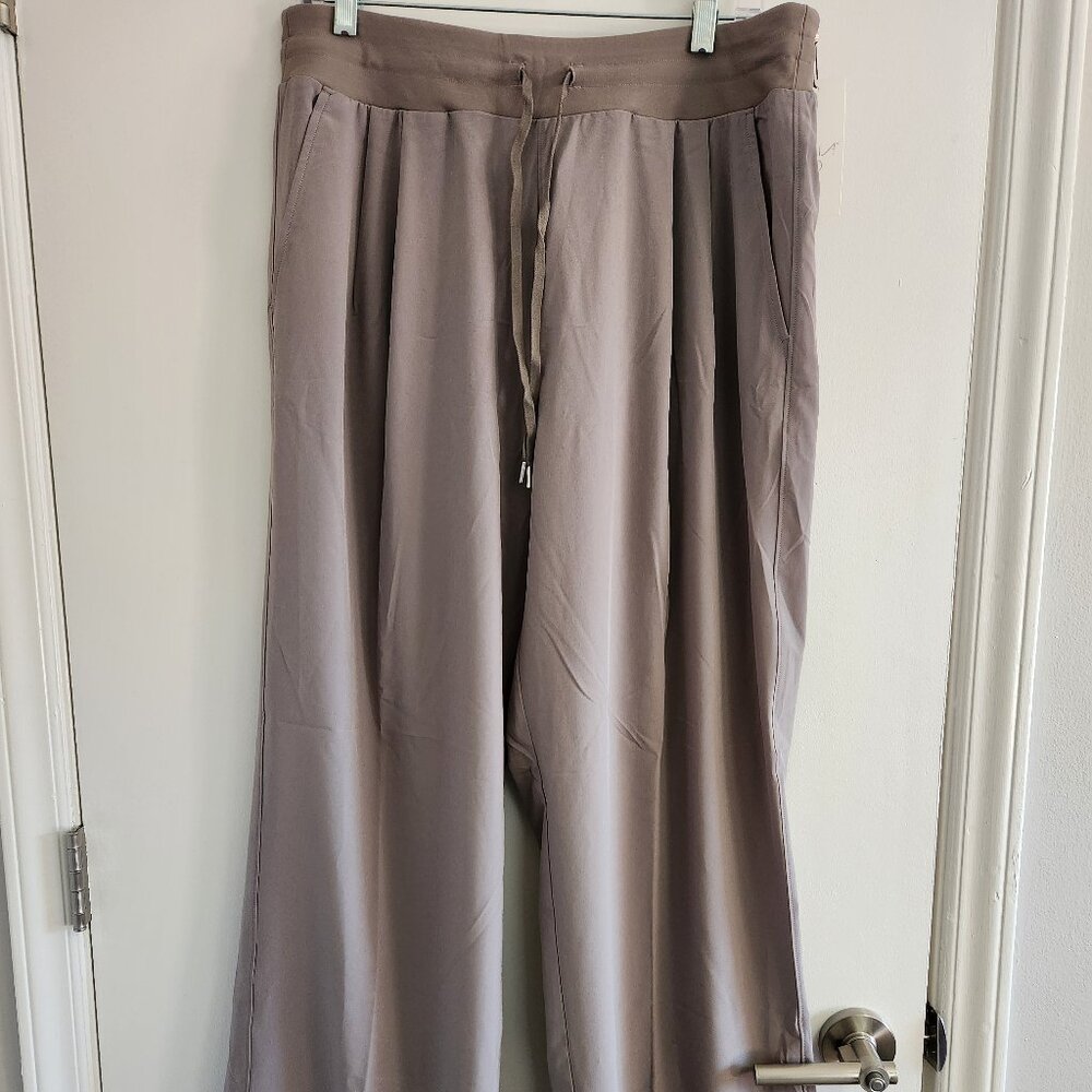 Wide leg travel pants in grey
